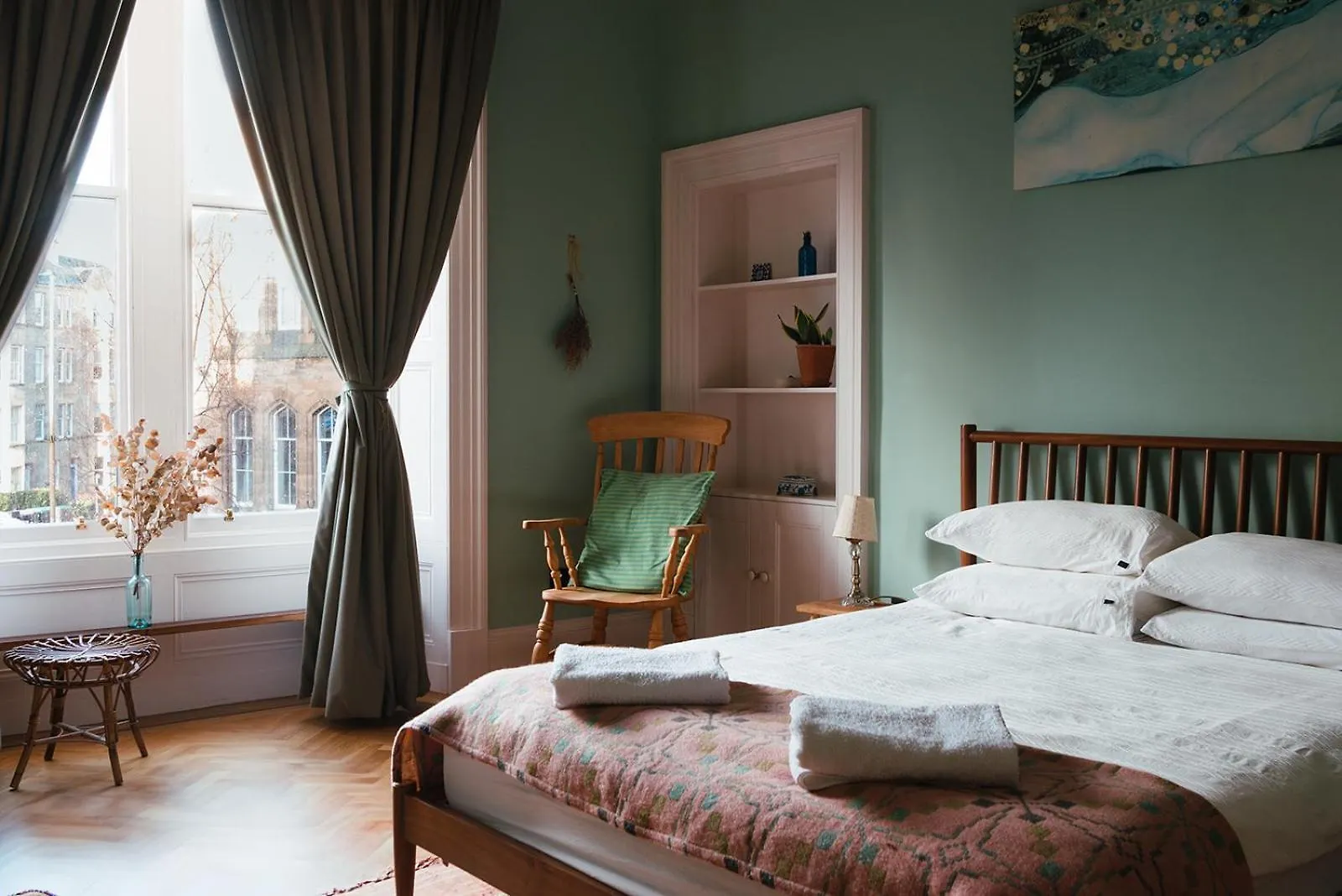 Beautiful Central Edinburgh Apartment