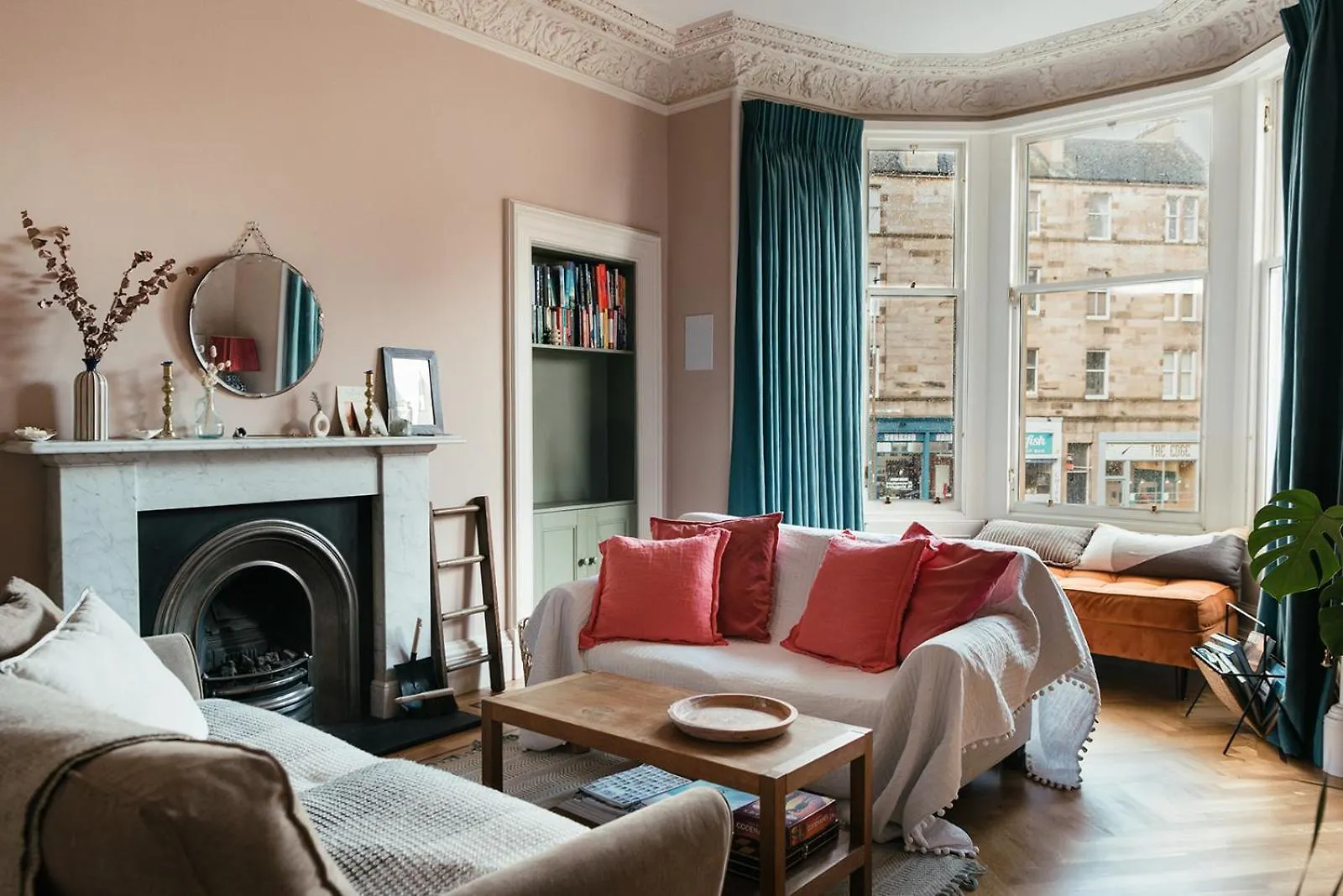 Beautiful Central Edinburgh Apartment